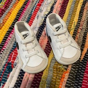 SOLD‼️ Baby Nike Blazers 2C
